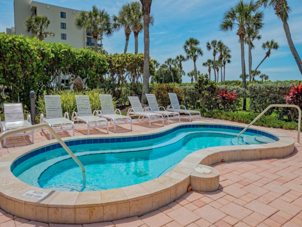 Beachfront Longboat Key Vacation Condo with Tennis Courts